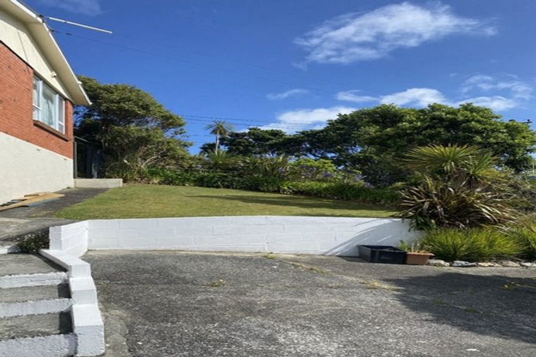 Photo of property in 2 Mayfair Place, Tawa, Wellington, 5028