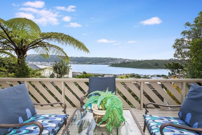 Photo of property in 8 Moray Place, Papakowhai, Porirua, 5024