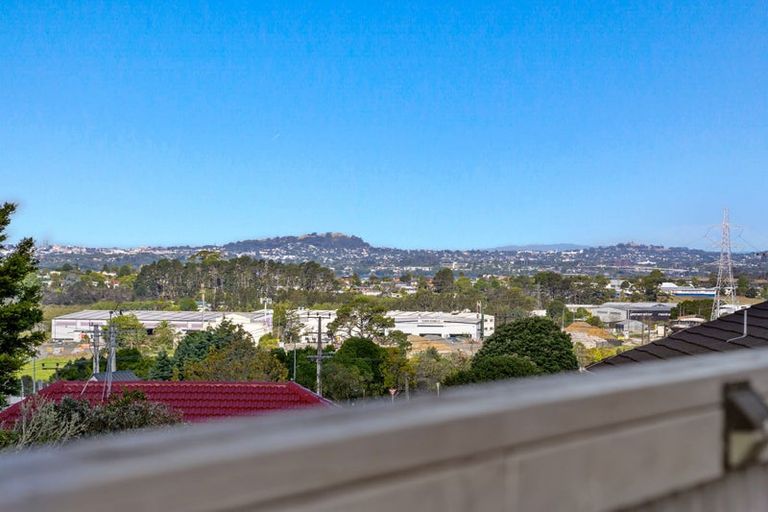 Photo of property in 1/14 Doone Place, Massey, Auckland, 0614