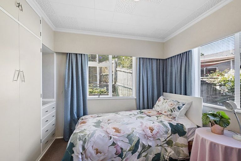 Photo of property in 18 Mount View Place, Spotswood, New Plymouth, 4310
