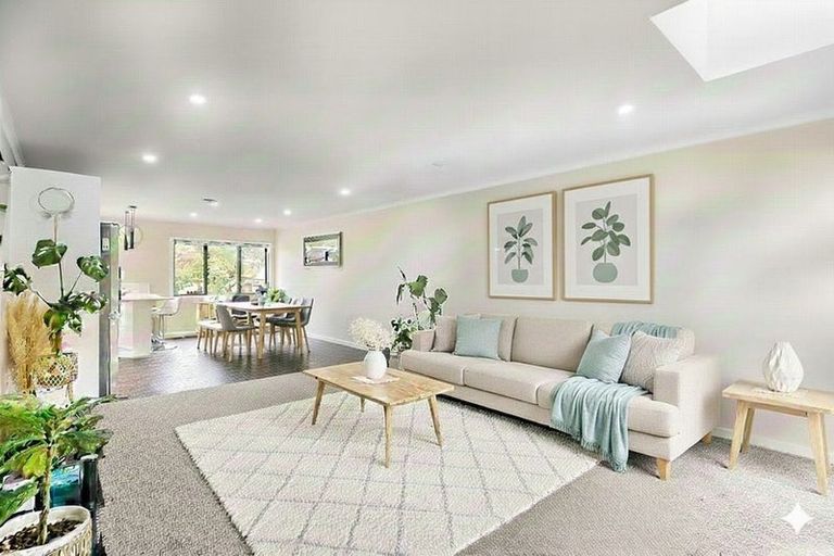 Photo of property in 77 Erlestoke Crescent, Churton Park, Wellington, 6037