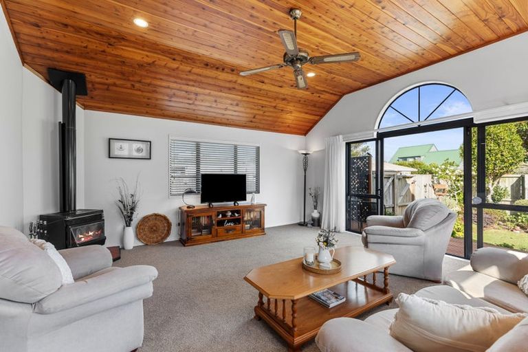 Photo of property in 28 Webb Place, Papamoa Beach, Papamoa, 3118