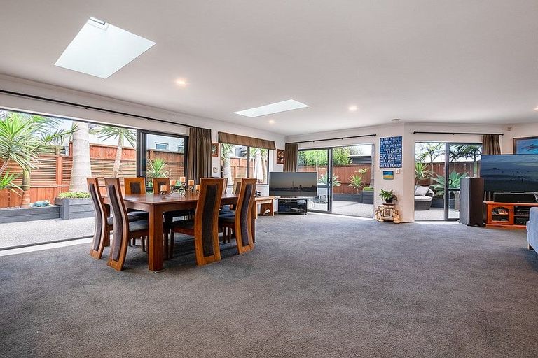 Photo of property in 32 Aranui Drive, Papamoa Beach, Papamoa, 3118