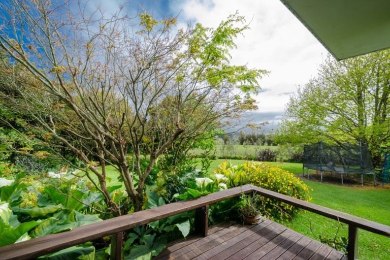 Photo of property in 450 Waitakere Road, Taupaki, Henderson, 0782