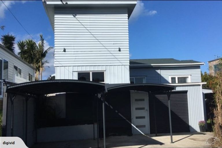 Photo of property in 1 Waiau Street, Torbay, Auckland, 0630