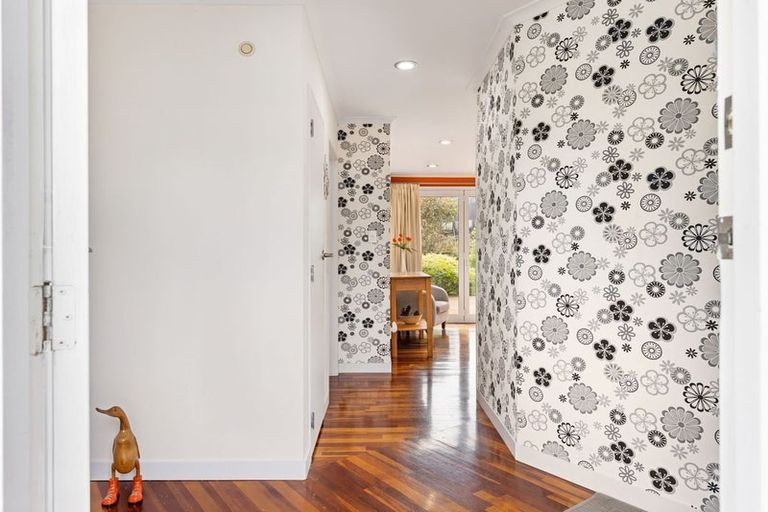 Photo of property in 9 Patea Place, Terrace End, Palmerston North, 4410