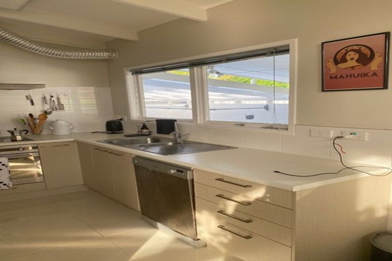 Photo of property in 7 Porter Avenue, Te Atatu South, Auckland, 0610