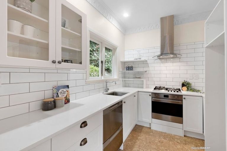 Photo of property in 54 Moana Road, Kelburn, Wellington, 6012