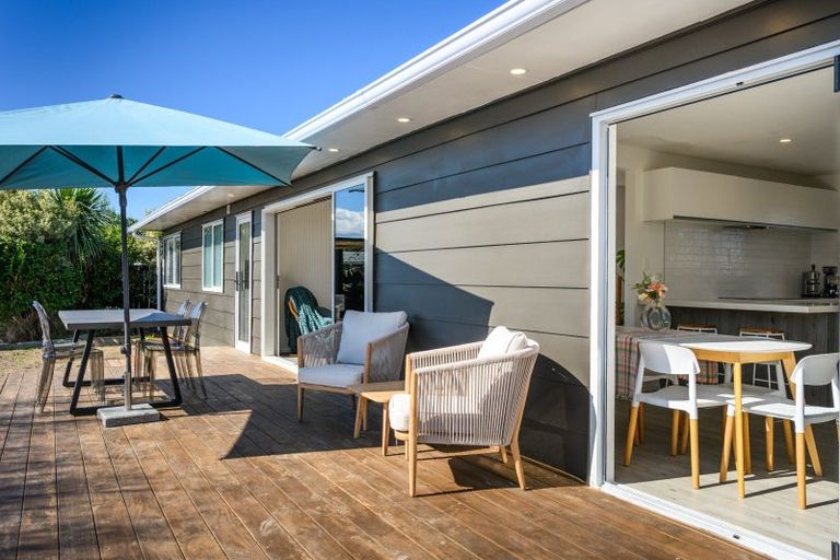 Photo of property in 10 Gladys Place, Kelvin Grove, Palmerston North, 4414