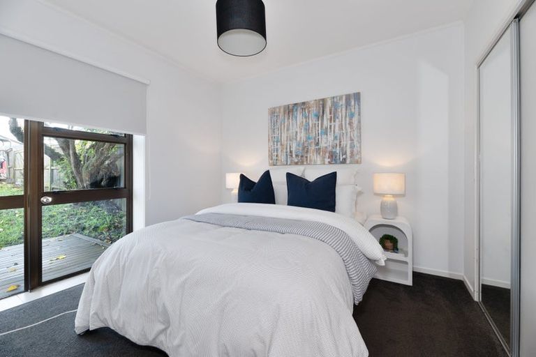 Photo of property in 28 Matuhi Rise, Henderson, Auckland, 0612