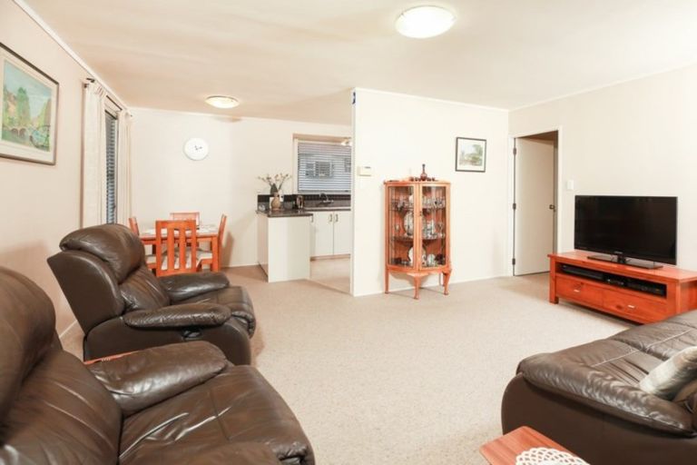 Photo of property in 2 Nyanza Street, Nawton, Hamilton, 3200