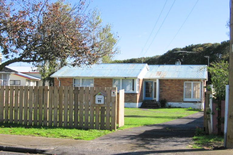 Photo of property in 11 Crown Crescent, Otara, Auckland, 2023