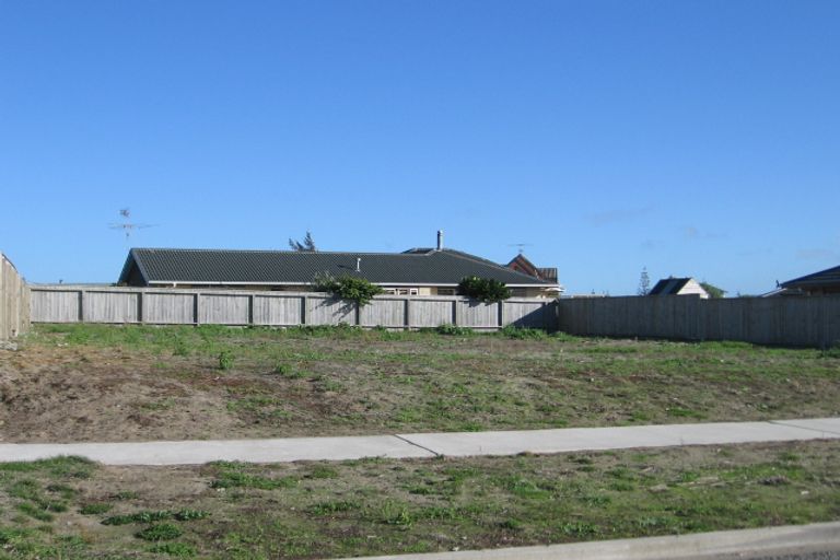 Photo of property in 28 Pharazyn Avenue, Waikanae Beach, Waikanae, 5036