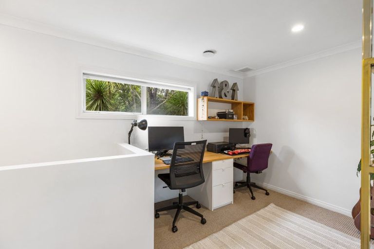 Photo of property in 21 Churchouse Road, Greenhithe, Auckland, 0632