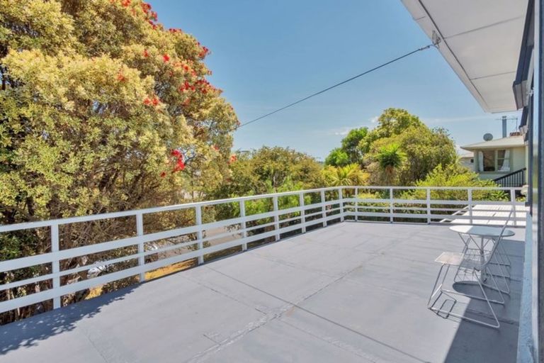 Photo of property in 66 Bond Crescent, Forrest Hill, Auckland, 0620