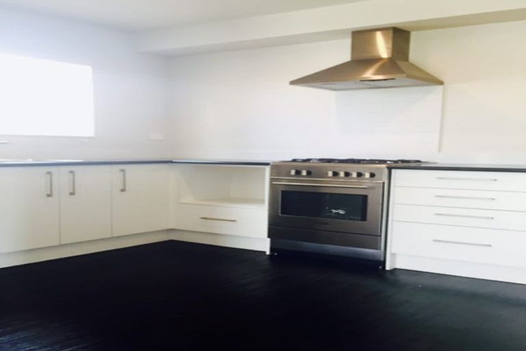 Photo of property in 53 Seymour Road, Sunnyvale, Auckland, 0612