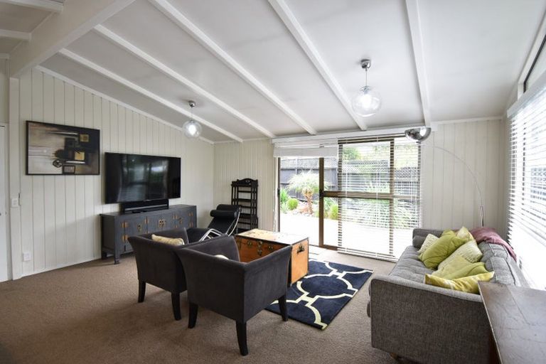 Photo of property in 1/12 Westbourne Road, Murrays Bay, Auckland, 0630