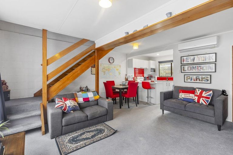 Photo of property in 2/29 Main Road, Tawa, Wellington, 5028