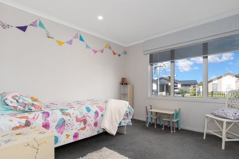 Photo of property in 124 Puhirake Crescent, Pyes Pa, Tauranga, 3112