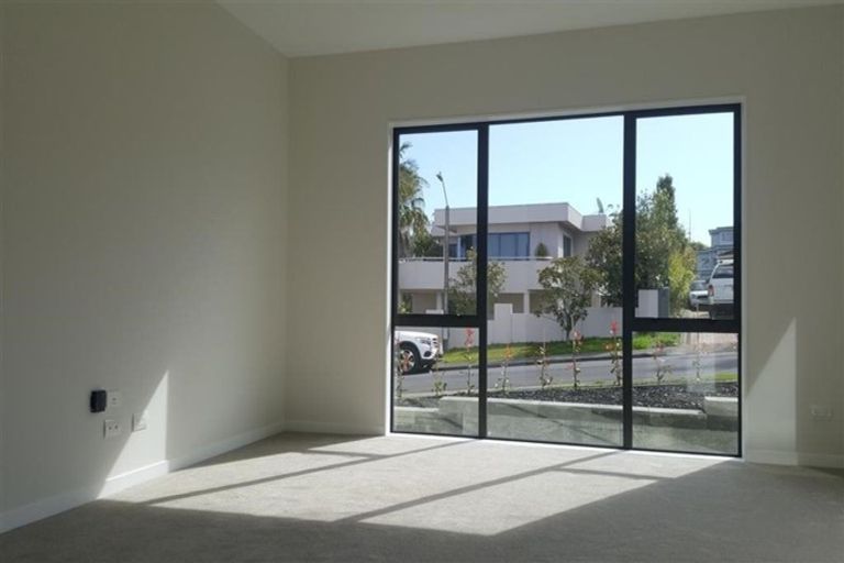 Photo of property in 3a Horizon Way, West Harbour, Auckland, 0618