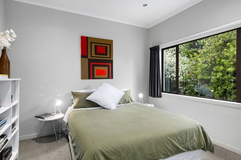 Photo of property in 127 Larnach Road, Vauxhall, Dunedin, 9013