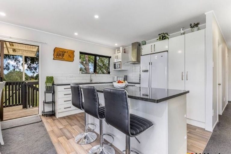 Photo of property in 2/187 Carnoustie Drive, Wattle Downs, Auckland, 2103