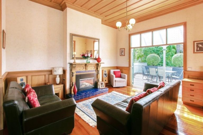 Photo of property in 18 Sealy Road, Bluff Hill, Napier, 4110