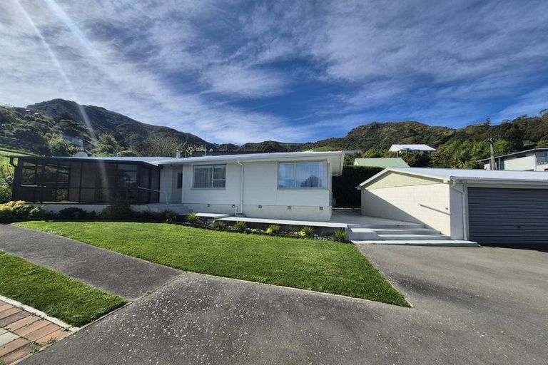 Photo of property in 1 Brenchley Road, Lyttelton, 8082
