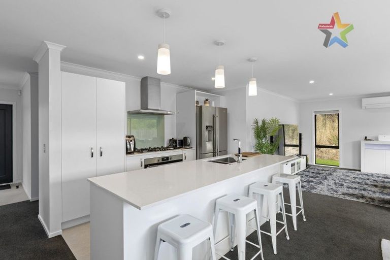 Photo of property in 15 Te Awa Rere Grove, Stokes Valley, Lower Hutt, 5019