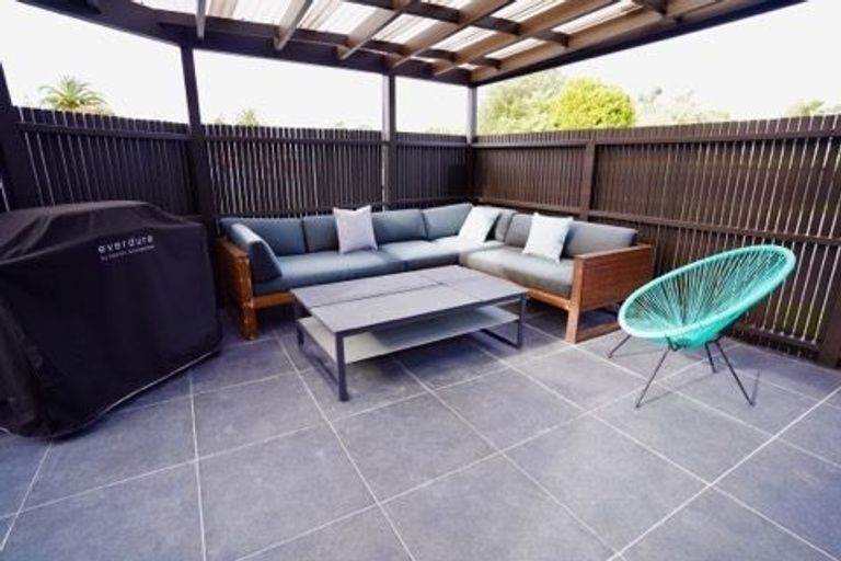 Photo of property in 2 Justin Place, Te Atatu Peninsula, Auckland, 0610