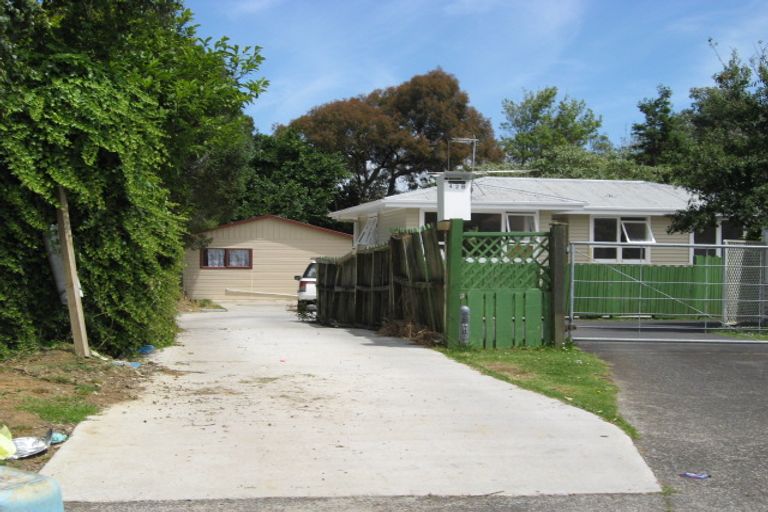 Photo of property in 42 Tarata Crescent, Mangere Bridge, Auckland, 2022