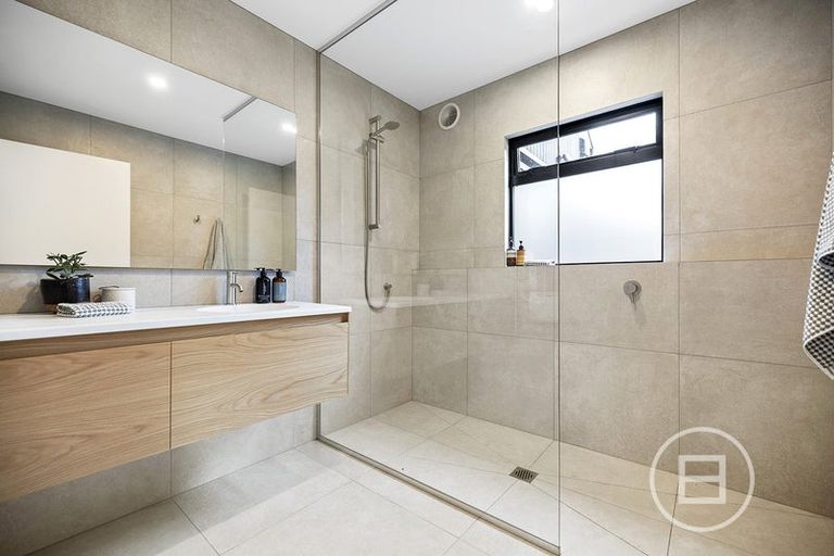 Photo of property in 6 Heuchan Lane, Wanaka, 9305