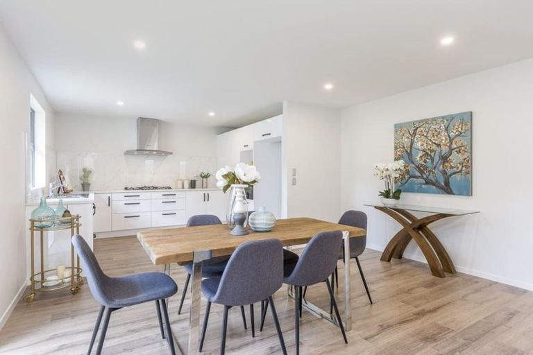 Photo of property in 17 Normanton Street, Glenfield, Auckland, 0629