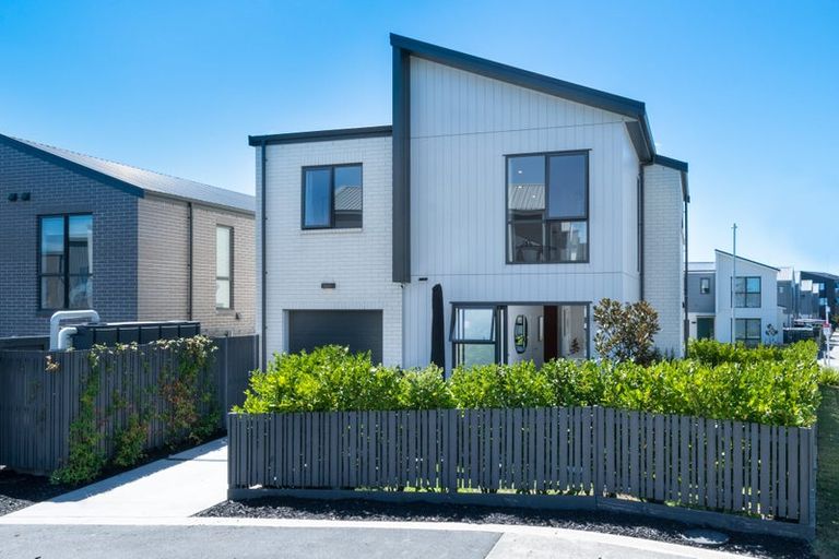 Photo of property in 17 Waenganui Road, Hobsonville, Auckland, 0616