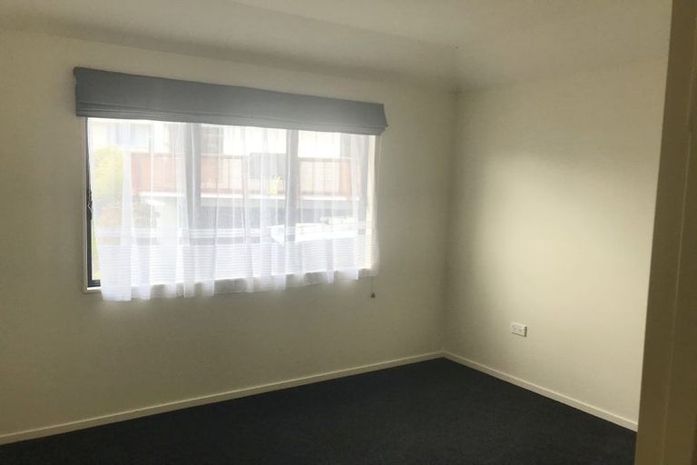 Photo of property in 1/15 Glastron Place, Bayview, Auckland, 0629