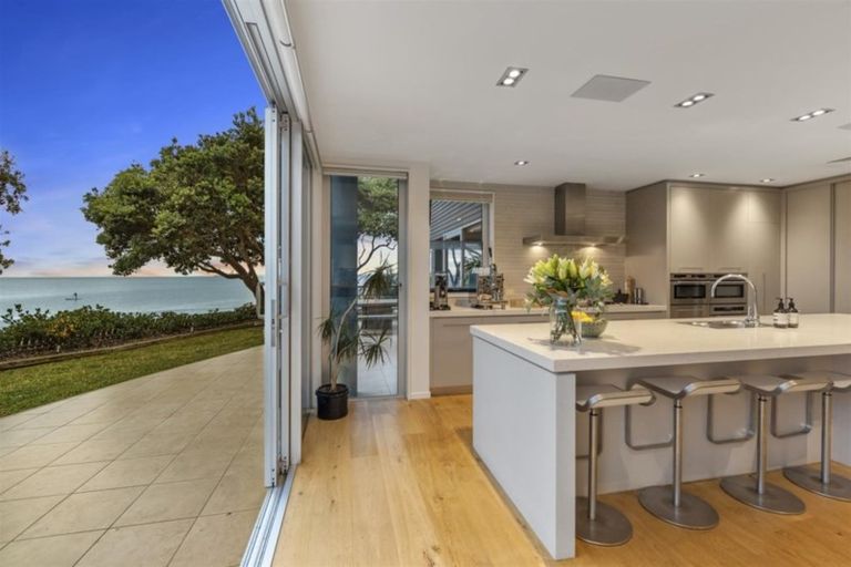 Photo of property in 25 Huntly Road, Campbells Bay, Auckland, 0630