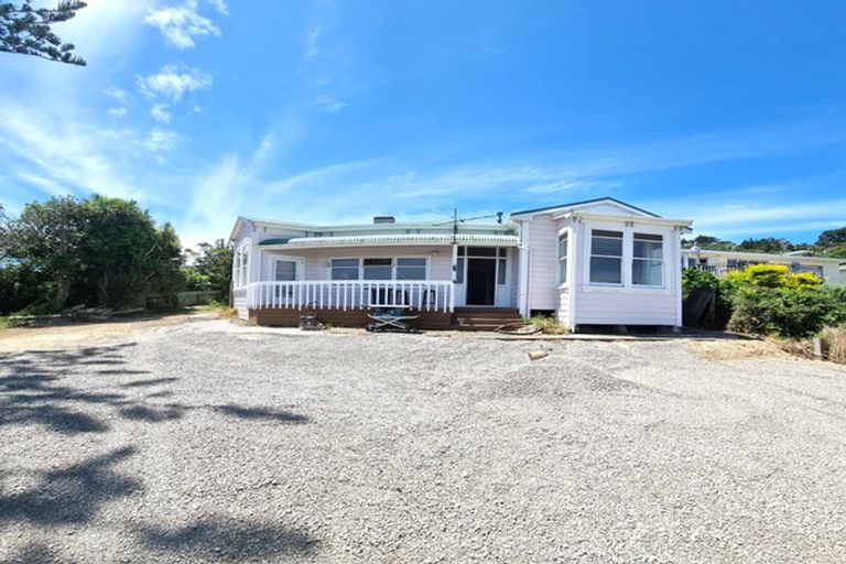 Photo of property in 10 Chesterton Street, Johnsonville, Wellington, 6037