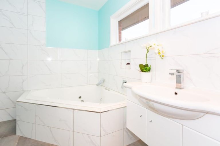 Photo of property in 121 Saint Martins Road, Saint Martins, Christchurch, 8022