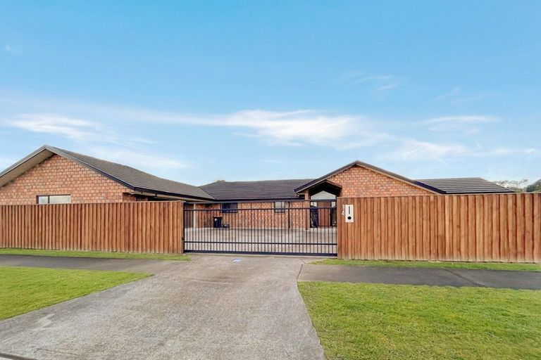 Photo of property in 14 Chestnut Close, Kelvin Grove, Palmerston North, 4414