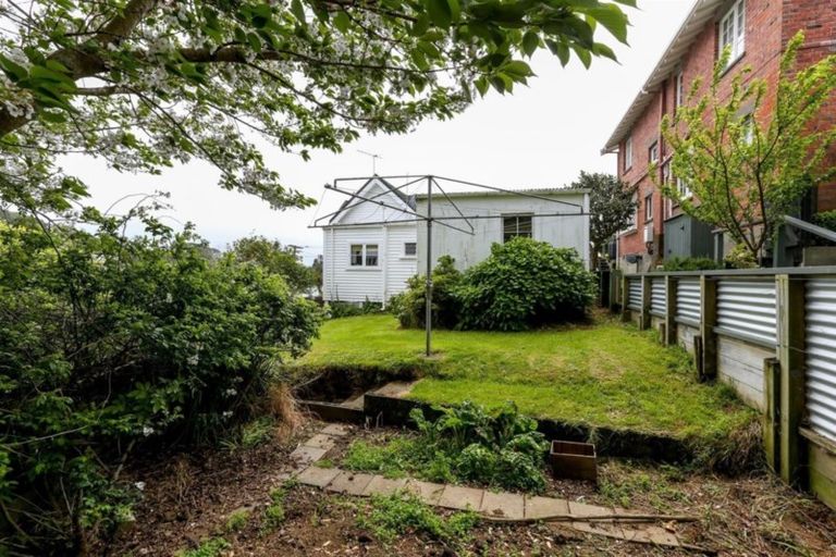 Photo of property in 6 Pendarves Street, New Plymouth, 4310