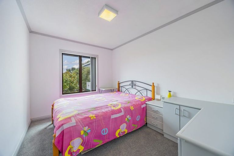 Photo of property in 17 Louise Place, Browns Bay, Auckland, 0630