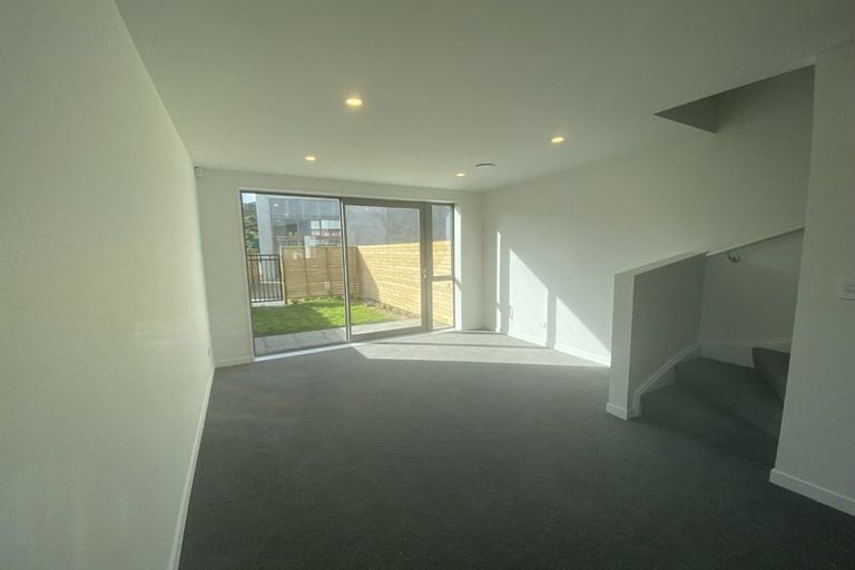 Photo of property in 1 Ara Paiwhenua, Tawa, Wellington, 5028