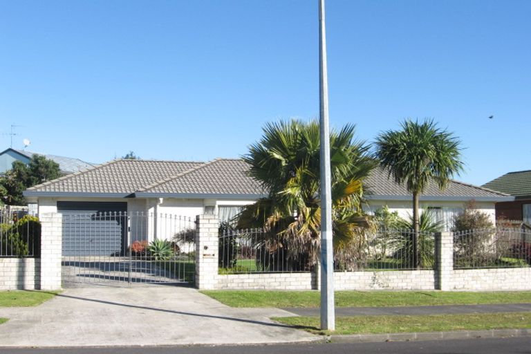 Photo of property in 16 Bernina Place, Weymouth, Auckland, 2103