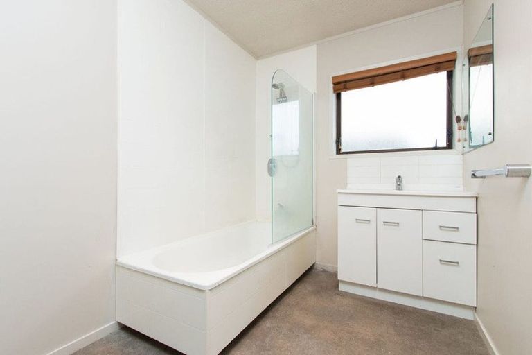 Photo of property in 2/6 Miami Street, Mangere East, Auckland, 2024