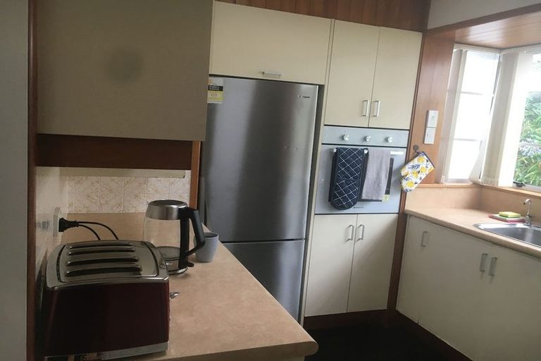 Photo of property in 6 Long Street, Torbay, Auckland, 0630