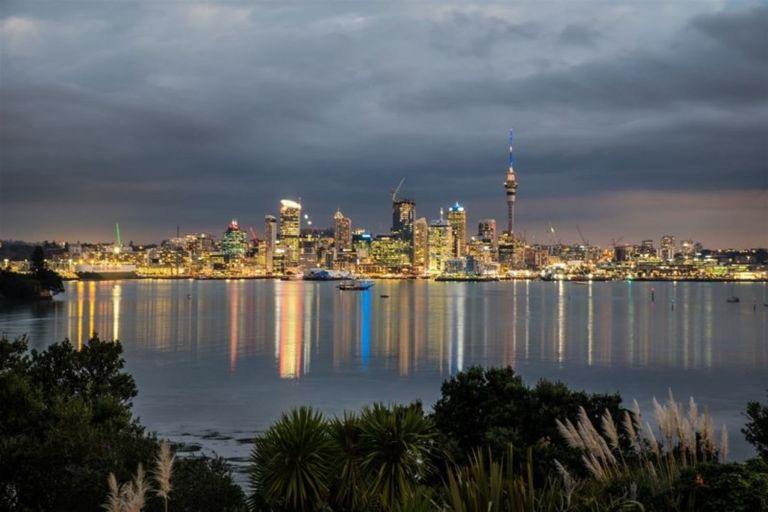 Photo of property in 13 Norwood Road, Bayswater, Auckland, 0622