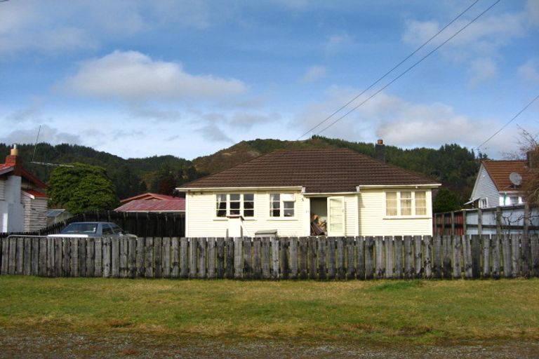 Photo of property in 11 Cavell Street, Reefton, 7830