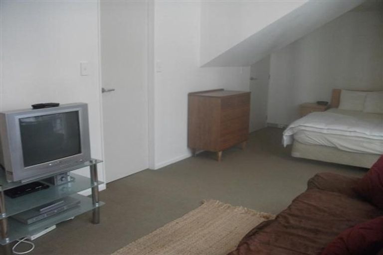Photo of property in Terrace Heights Apartments, 2/163p The Terrace, Wellington Central, Wellington, 6011