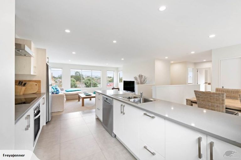 Photo of property in 18 Brownlee Place, Pukekohe, 2120