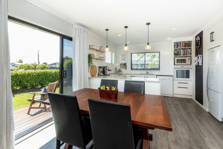 Photo of property in 18 Neeve Road, Taradale, Napier, 4112